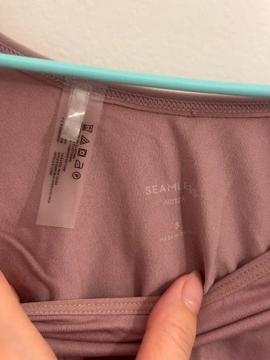 Aritzia Long-Sleeve Scoop Neck Top in Mauve - Picture 4 of 5